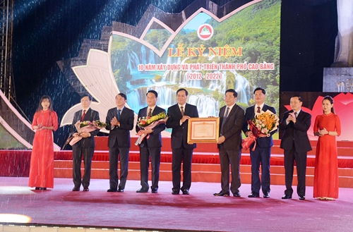 Thành phố Cao Bằng kỷ niệm 10 năm thành lập và đón nhận Bằng khen của Thủ tướng Chính phủ

